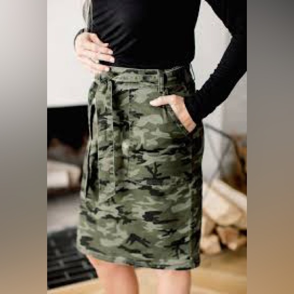 Banana Republic Camouflage Pencil Skirt